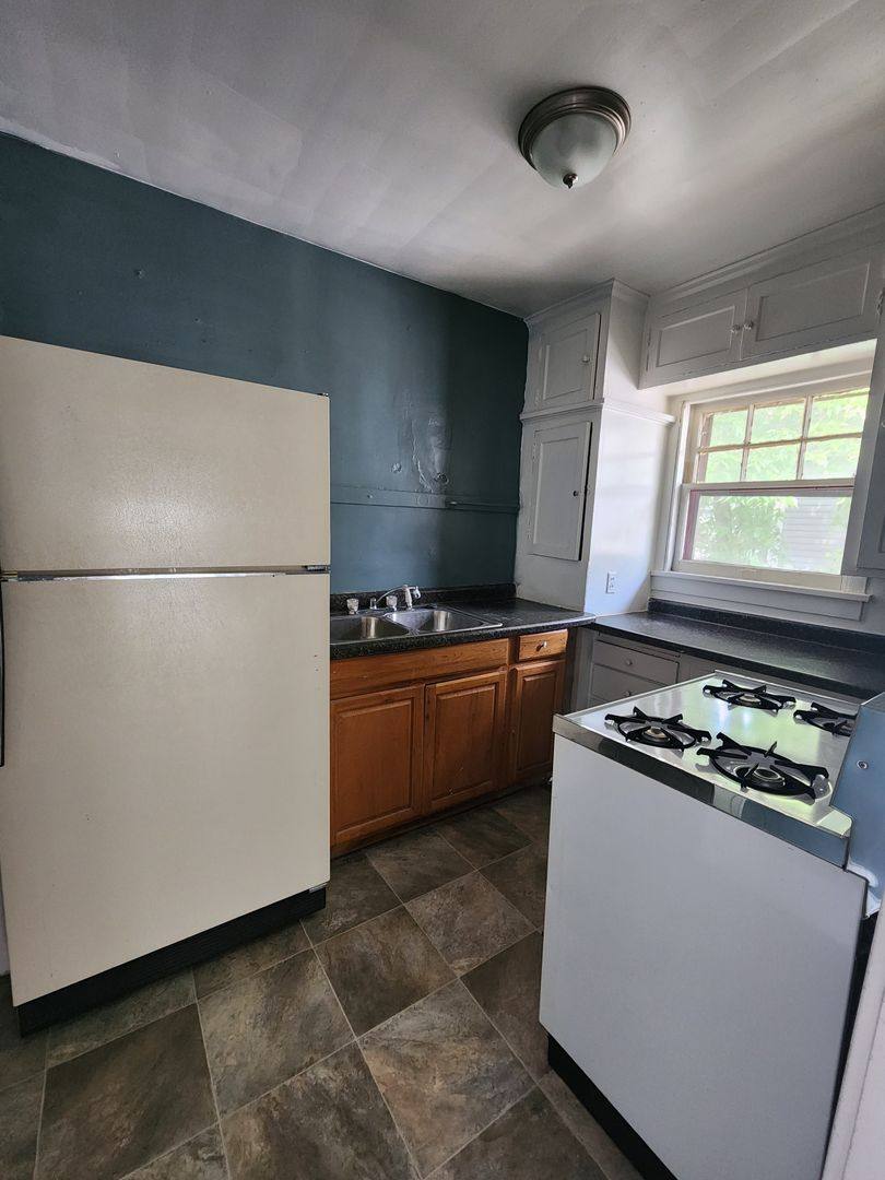 Apartment for rent at 711 Morton St, Peoria, IL 61603