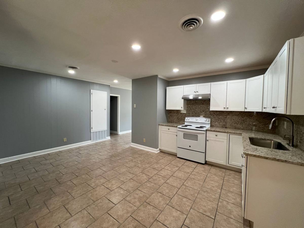 House for rent at 1008 Pelham St, Montgomery, AL 36104