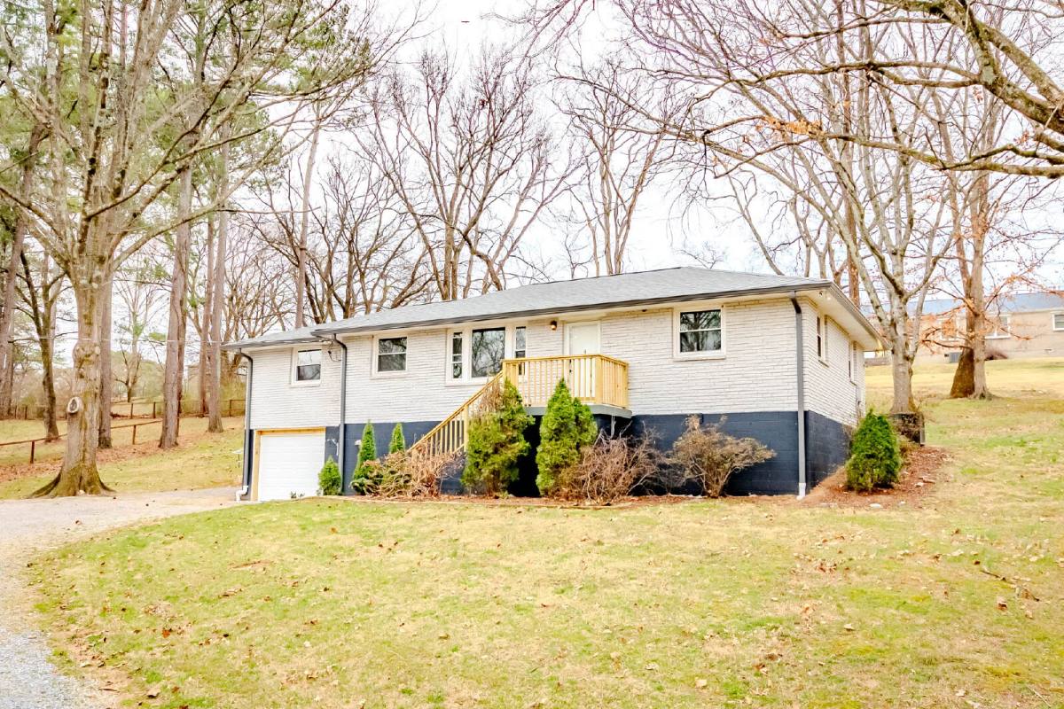House for rent at 567 Valleywood Dr, Nashville, TN 37211