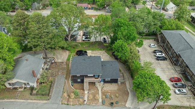Apartment for rent at 830 W Caraway St, Fayetteville, AR 72701