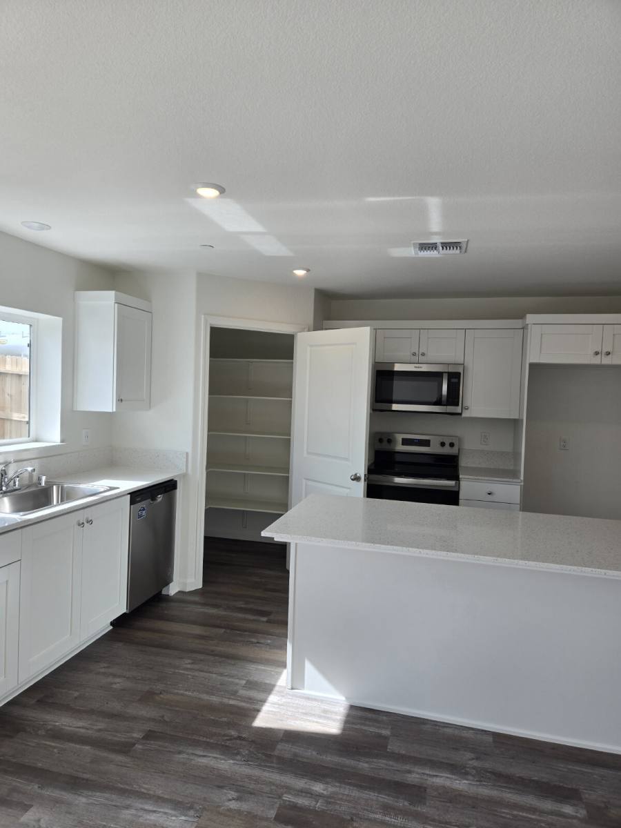 House for rent at 1813 Del Mar Dr, Los Banos, CA 93635