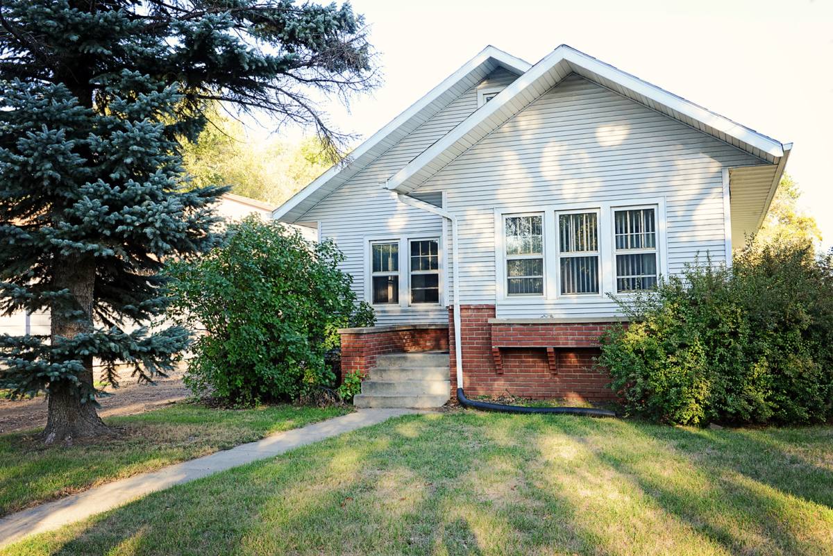 House for rent at 913 3rd St SE, Minot, ND 58701