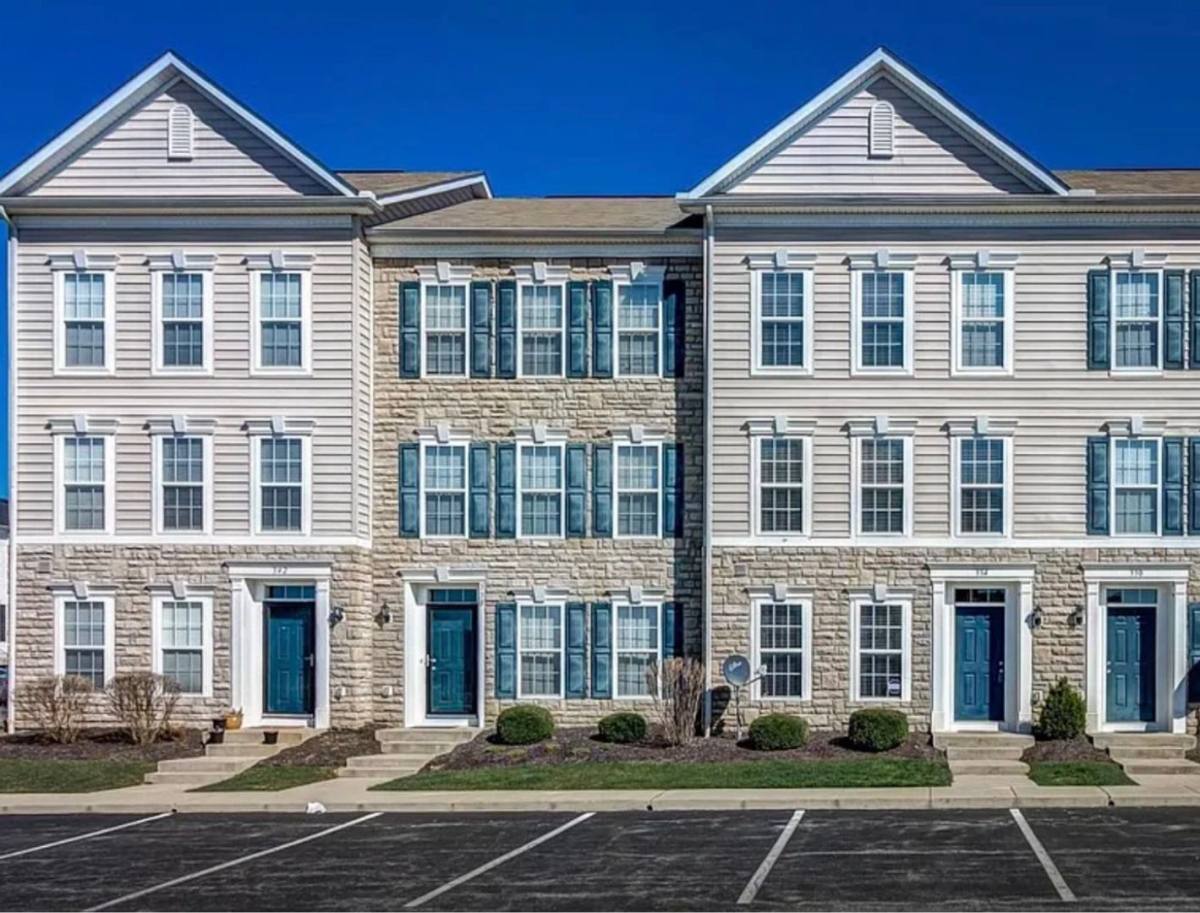 Townhouse for rent at 334 Silver Maple Dr, Blacklick, OH 43004