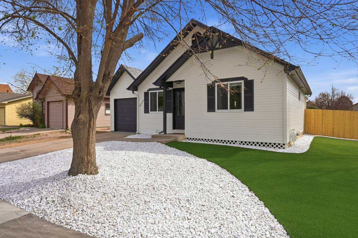 House for rent at 4556 S Pagosa Way, Aurora, CO 80015