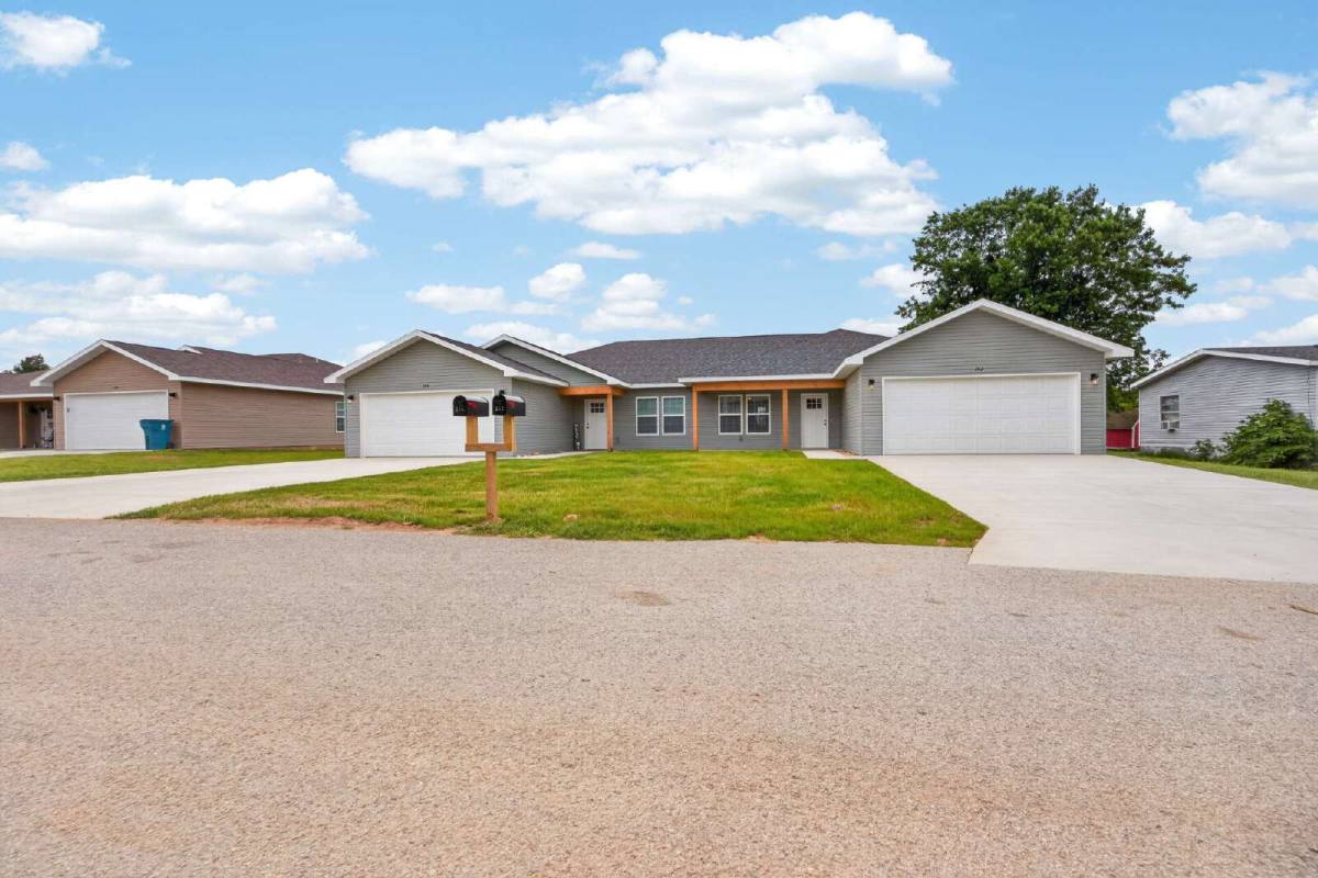 Townhouse for rent at 152 Ruby Lane, Hollister, MO 65672