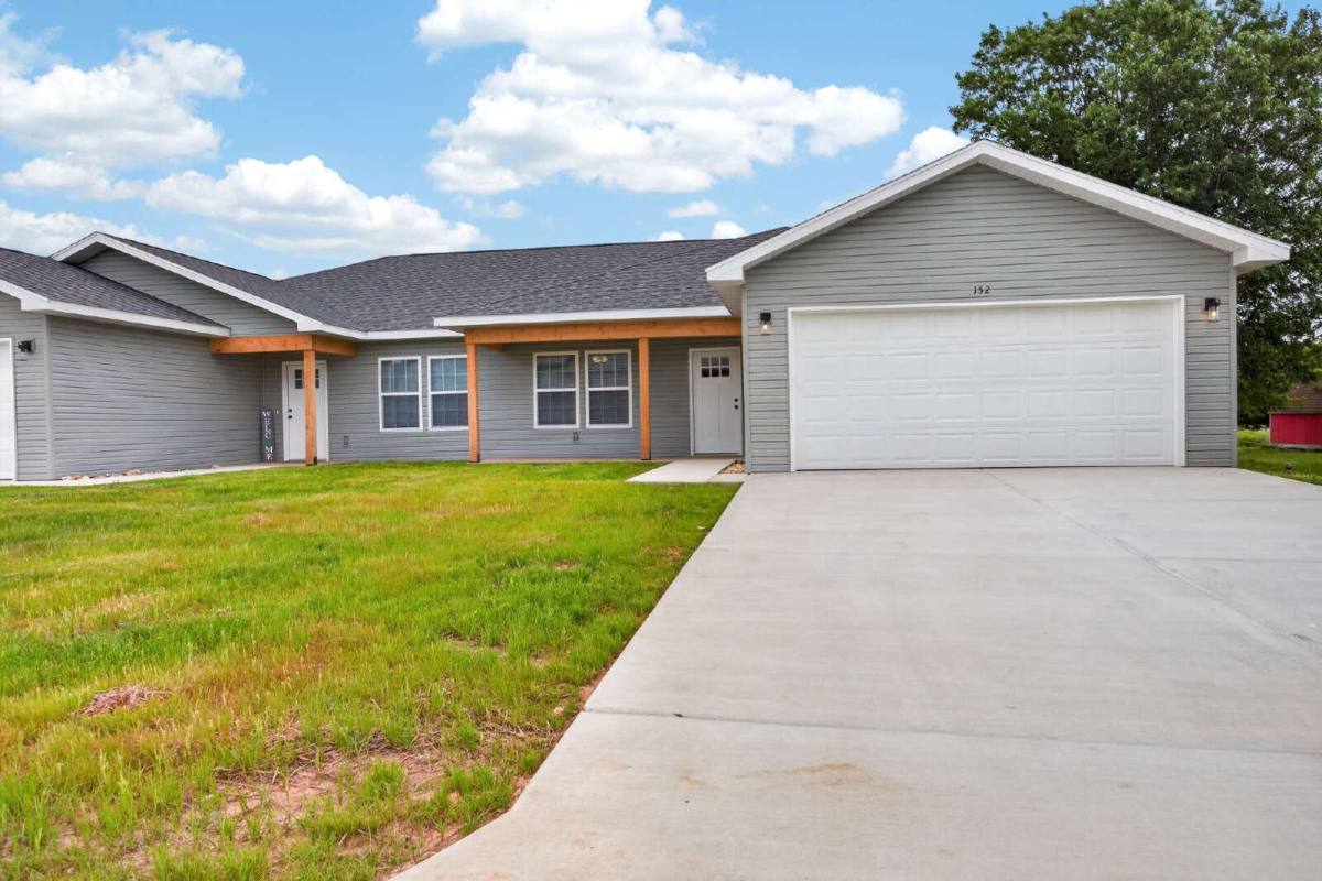 Townhouse for rent at 152 Ruby Lane, Hollister, MO 65672