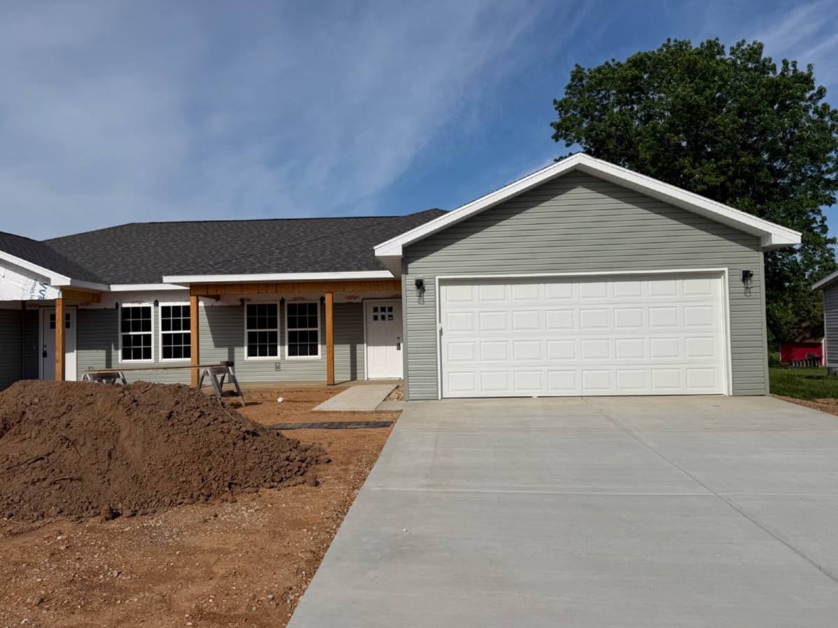 Townhouse for rent at 152 Ruby Lane, Hollister, MO 65672