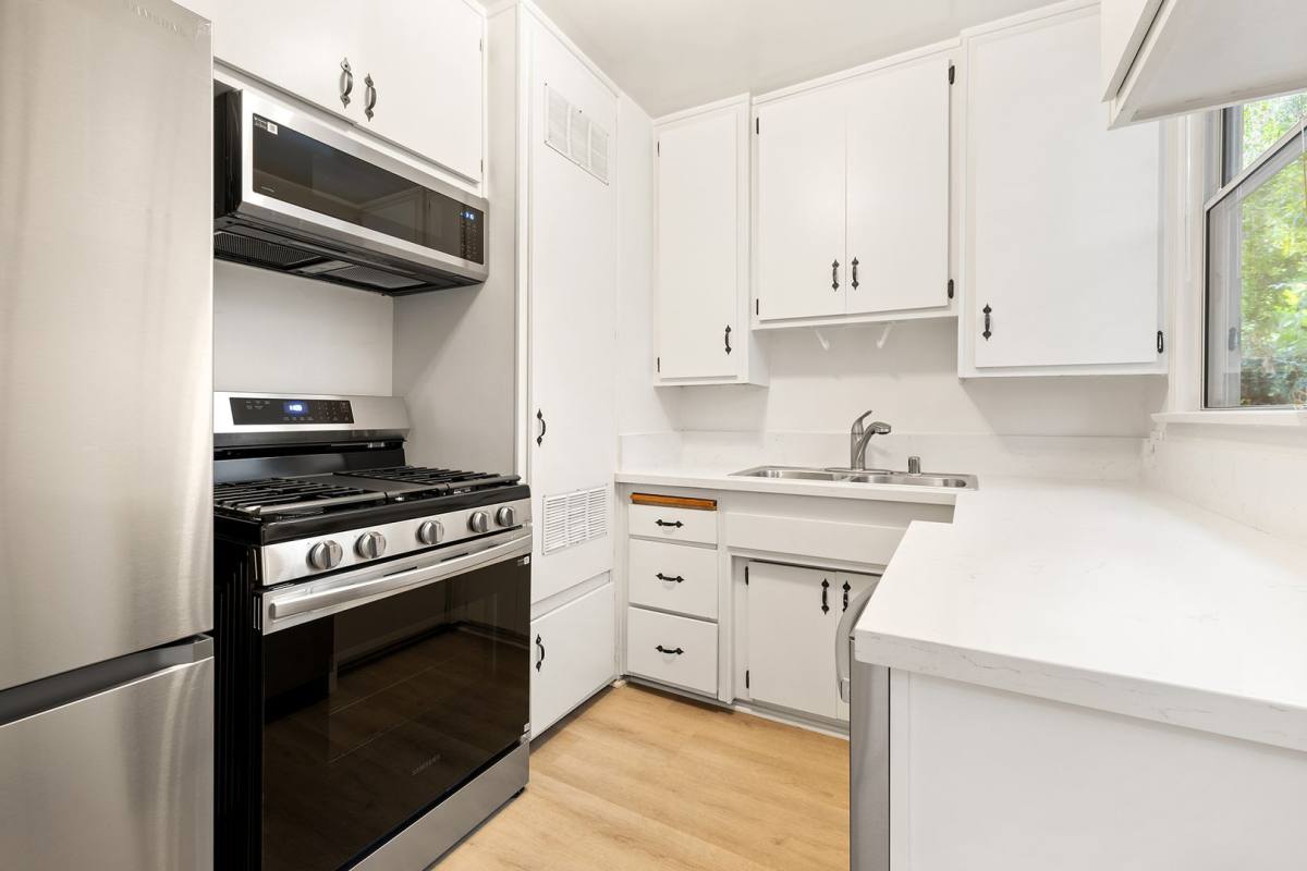 Apartment for rent at 10820-10822 Bloomfield St, North Hollywood, CA 91602