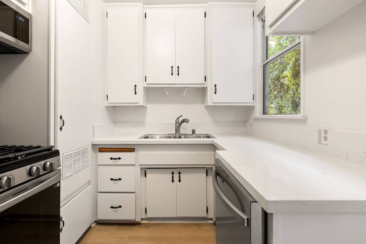 Apartment for rent at 10820-10822 Bloomfield St, North Hollywood, CA 91602