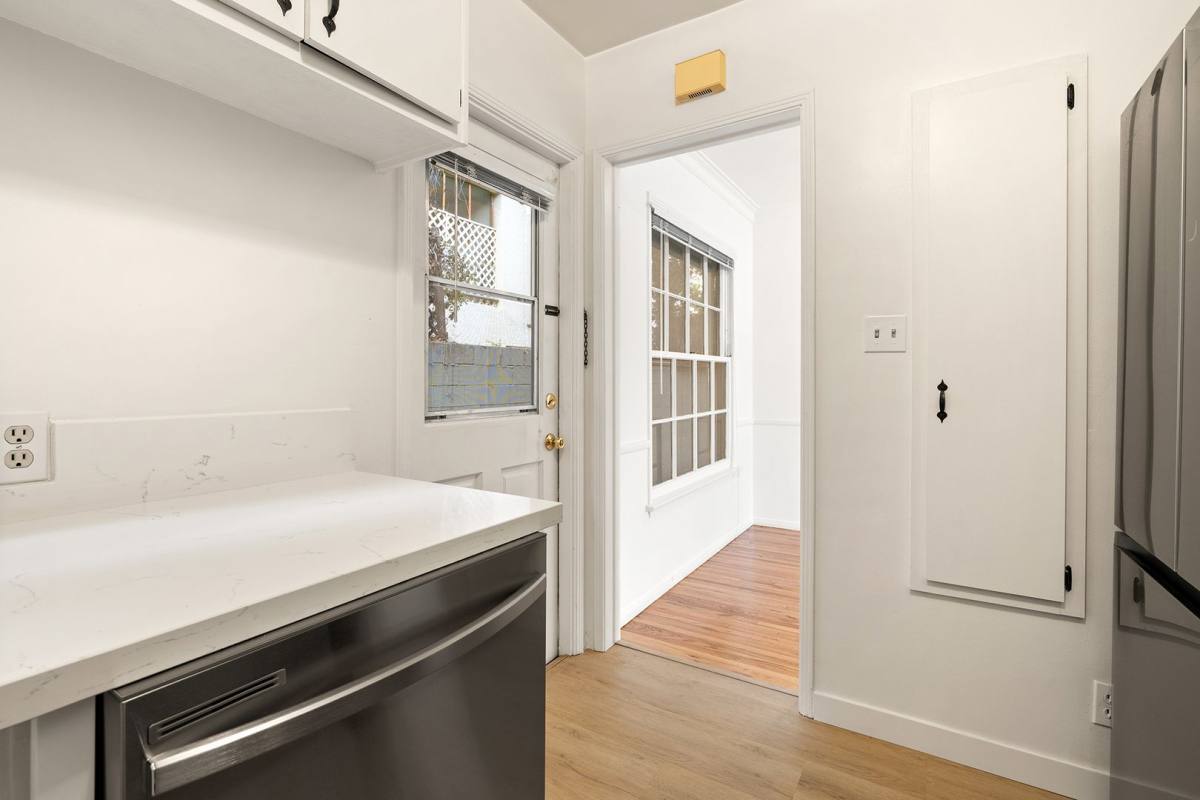 Apartment for rent at 10820-10822 Bloomfield St, North Hollywood, CA 91602