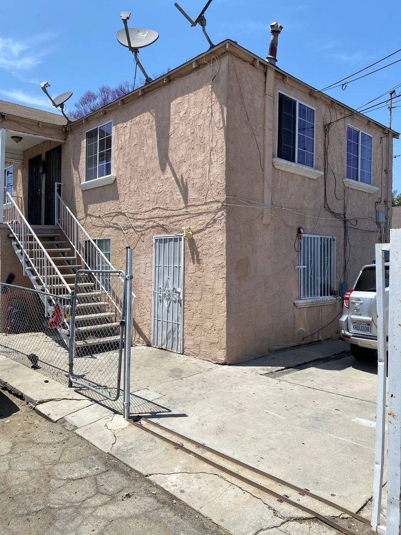 Apartment for rent at 11824 2nd Ave, Lynwood, CA 90262