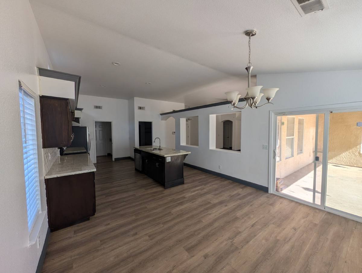 House for rent at 7674 N Barcus Ave, Fresno, CA 93722