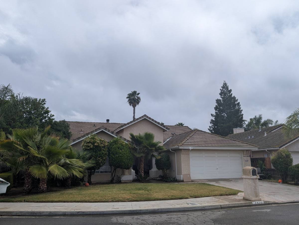 House for rent at 7674 N Barcus Ave, Fresno, CA 93722