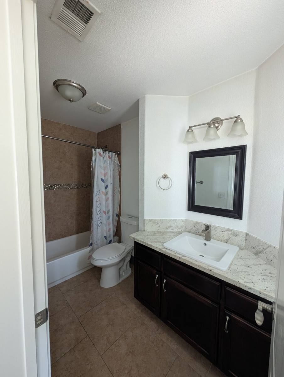 House for rent at 7674 N Barcus Ave, Fresno, CA 93722