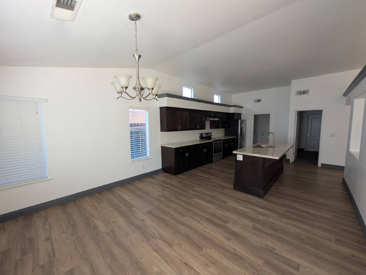 House for rent at 7674 N Barcus Ave, Fresno, CA 93722