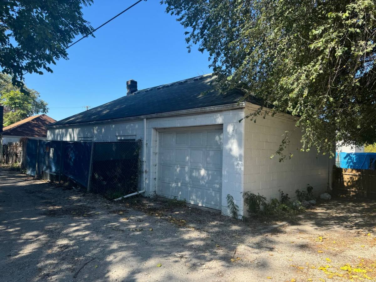 Apartment for rent at 2514 York St, Toledo, OH 43605