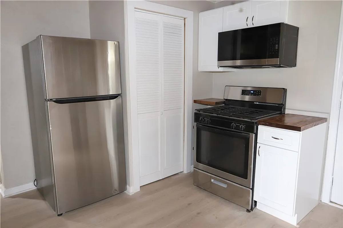 House for rent at 305 Chestnut St, Jeannette, PA 15644