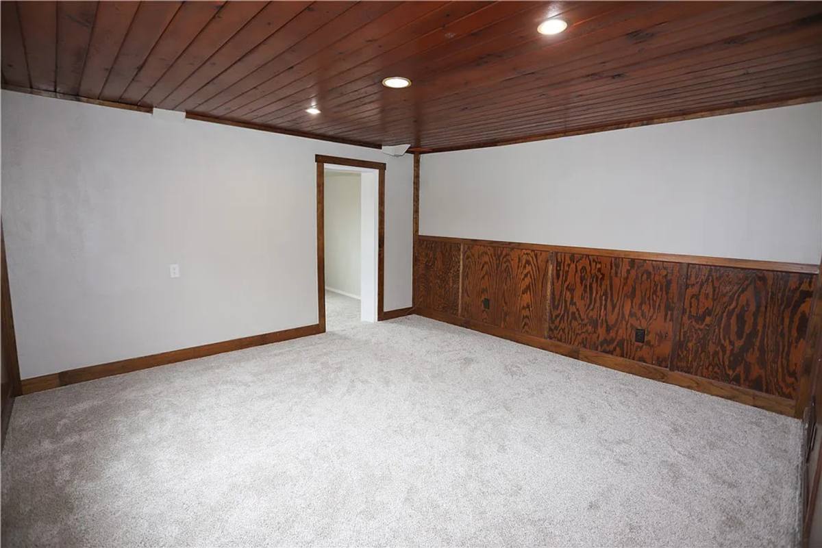 House for rent at 305 Chestnut St, Jeannette, PA 15644