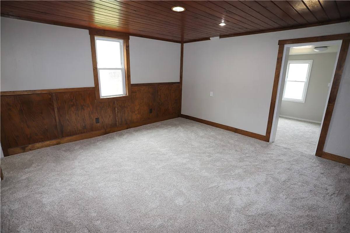 House for rent at 305 Chestnut St, Jeannette, PA 15644