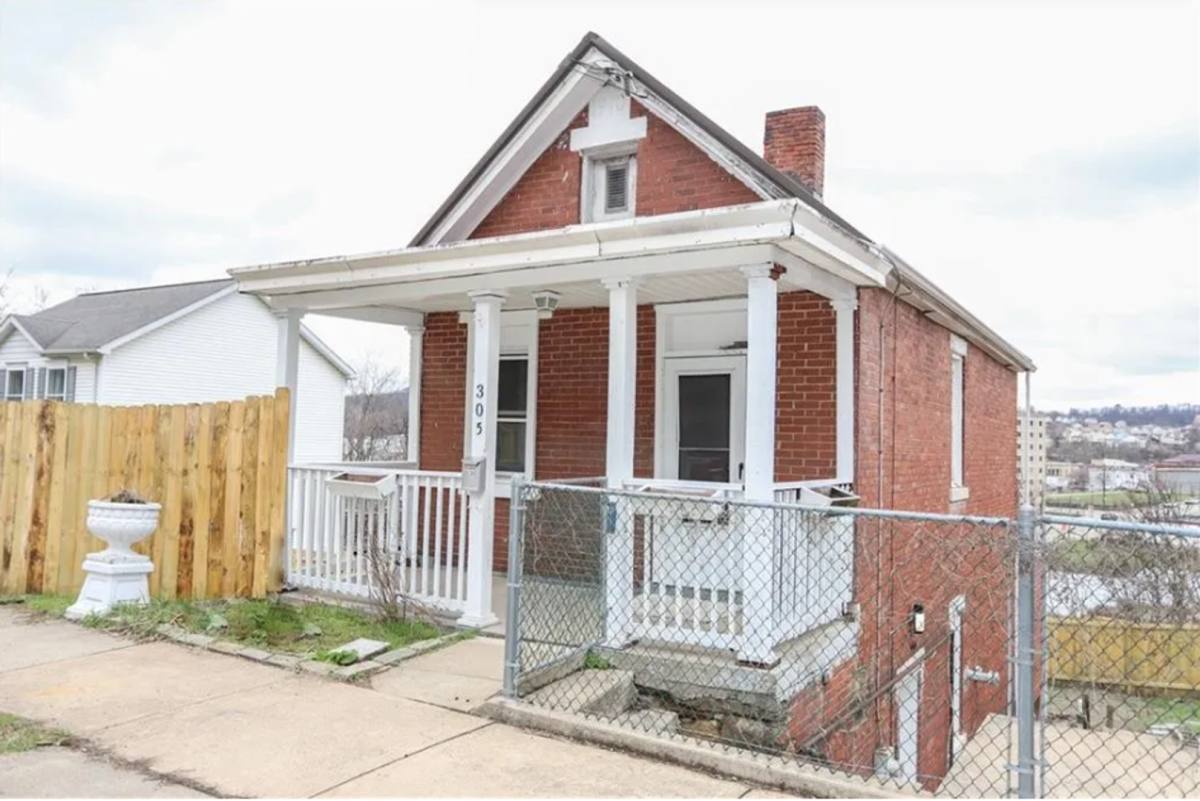 House for rent at 305 Chestnut St, Jeannette, PA 15644