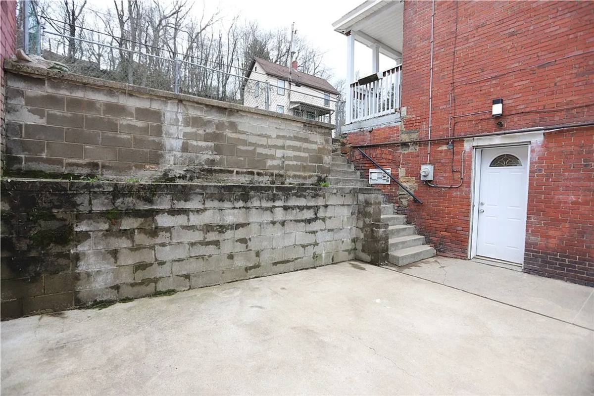 House for rent at 305 Chestnut St, Jeannette, PA 15644