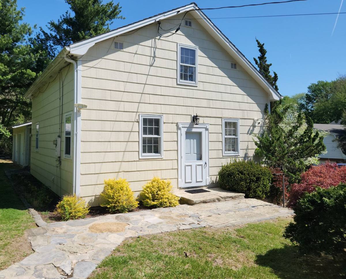 Apartment for rent at 25 Old Martinsburg Rd, Shepherdstown, WV 25443