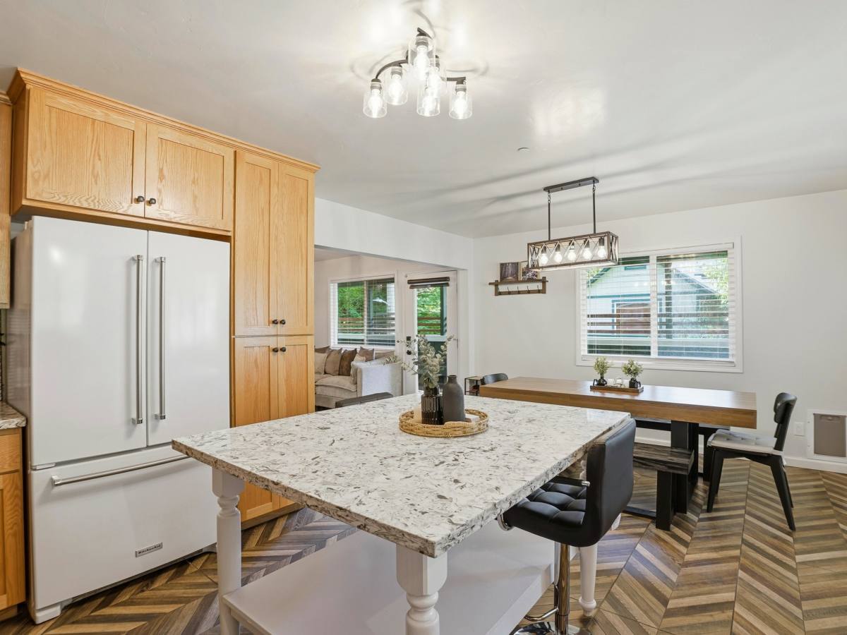 House for rent at 16799 Center Way, Guerneville, CA 95446