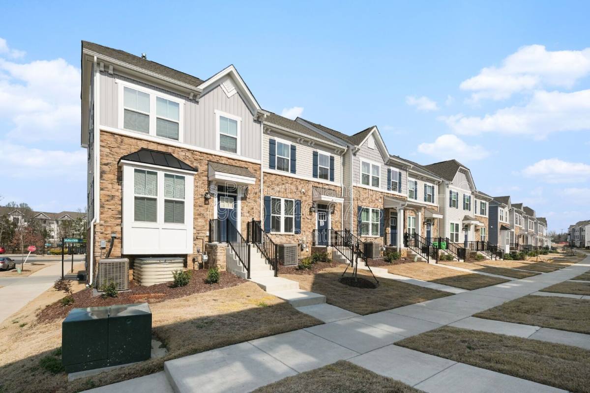 Townhouse for rent at 9306 Mallard Mills Dr, Charlotte, NC 28262