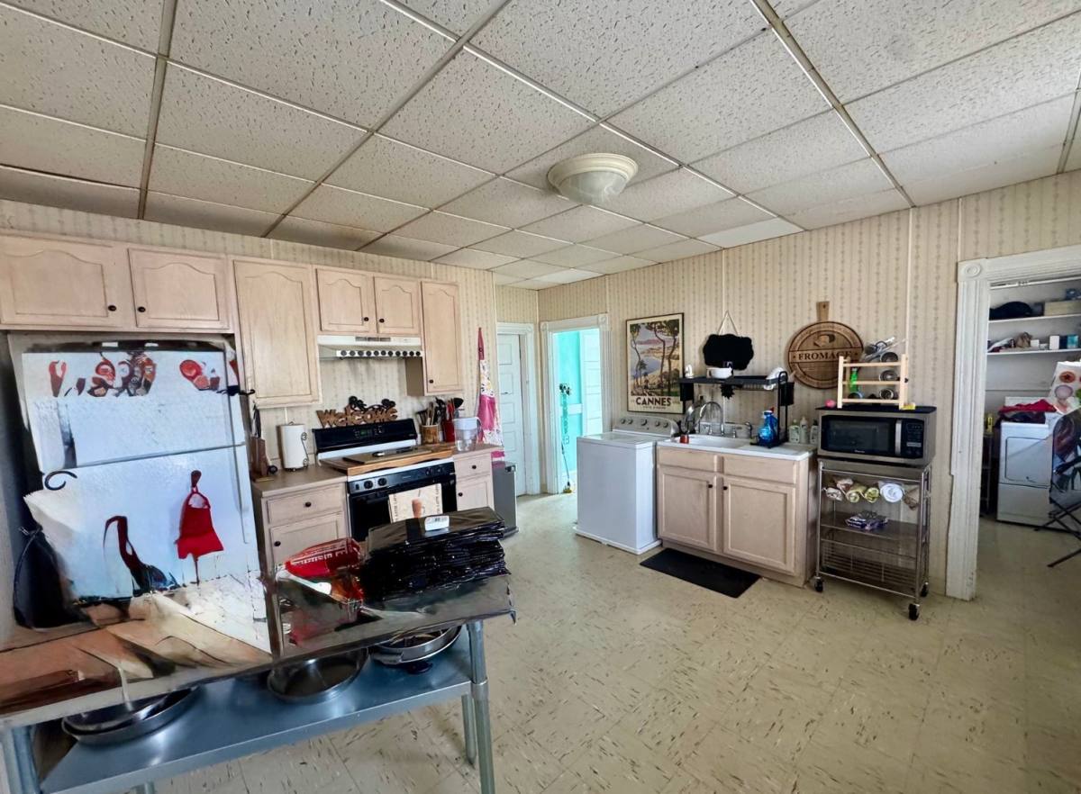 Apartment for rent at 141 Whitwell St #1, Quincy, MA 02169