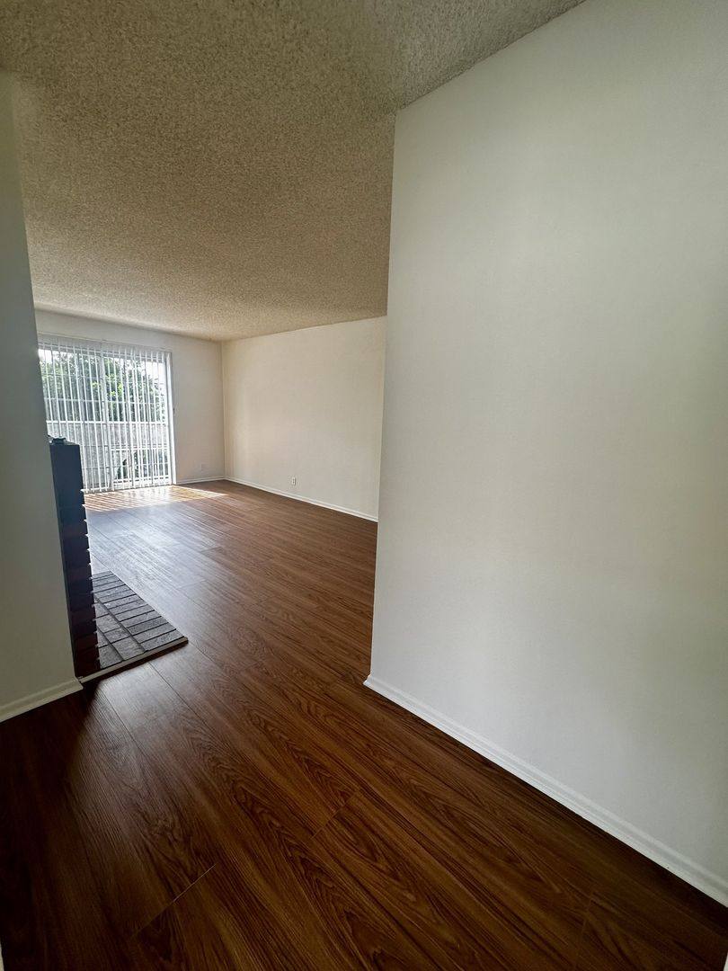 Apartment for rent at 445 E Tujunga Ave, Burbank, CA 91501