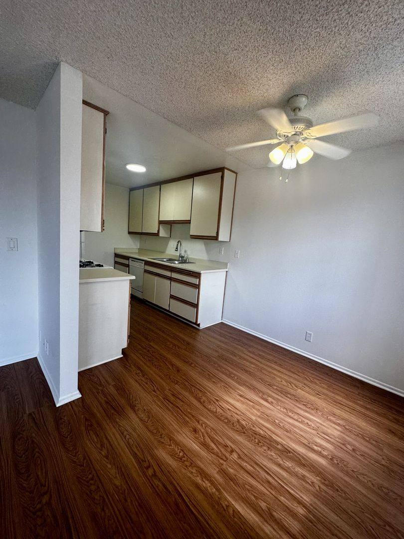 Apartment for rent at 445 E Tujunga Ave, Burbank, CA 91501