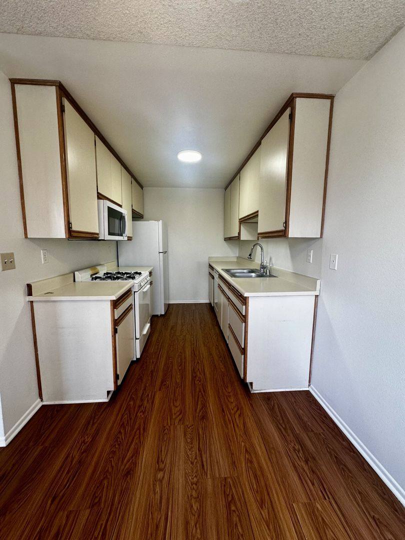 Apartment for rent at 445 E Tujunga Ave, Burbank, CA 91501