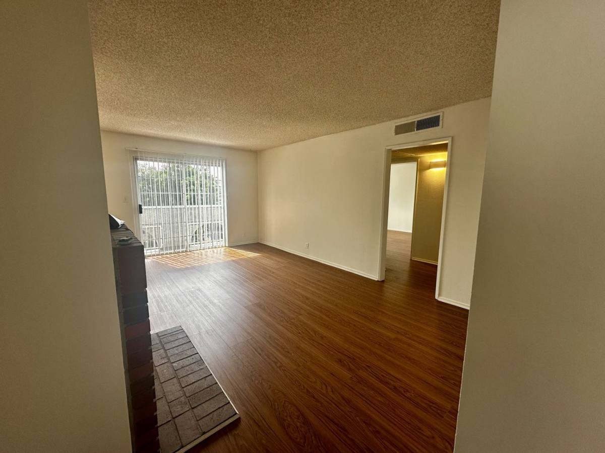 Apartment for rent at 445 E Tujunga Ave, Burbank, CA 91501