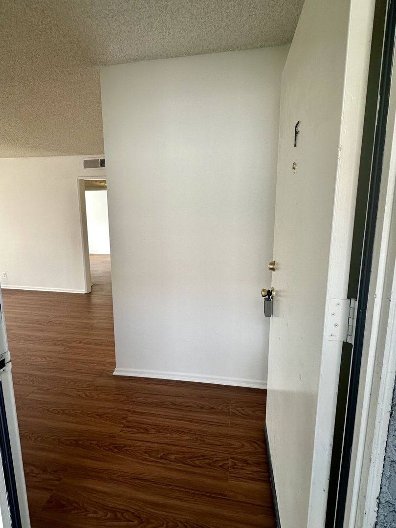 Apartment for rent at 445 E Tujunga Ave, Burbank, CA 91501