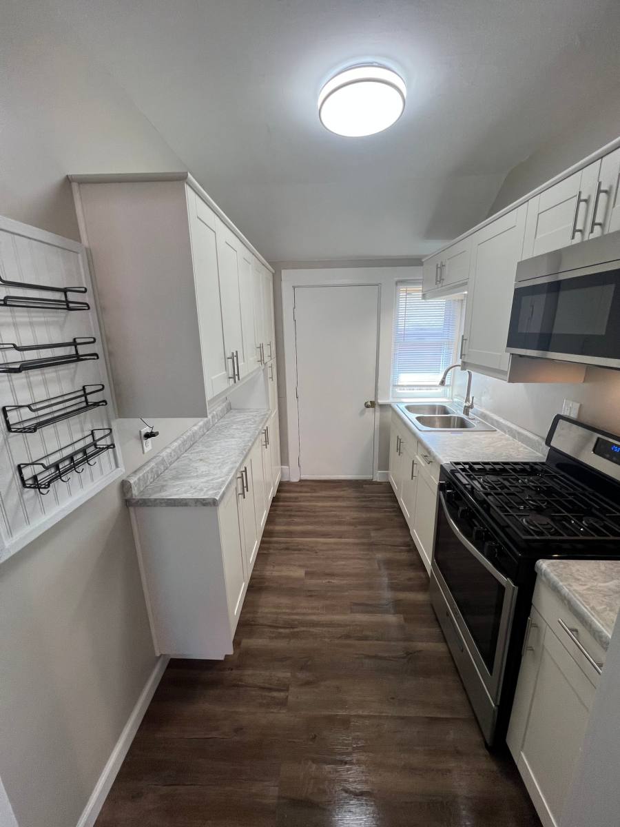 Apartment for rent at 571 Jefferson St #3, Dubuque, IA 52001