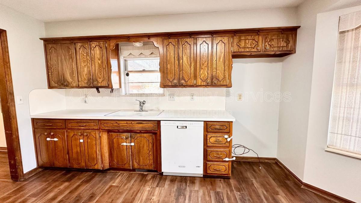 House for rent at 12109 Camelot Dr, Oklahoma City, OK 73120