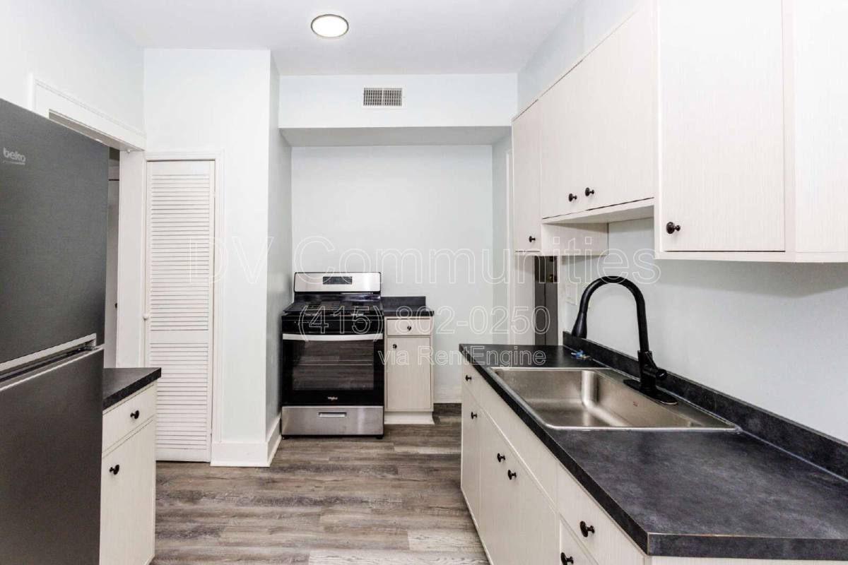 Apartment for rent at 3300 E 149th St #5, Cleveland, OH 44120