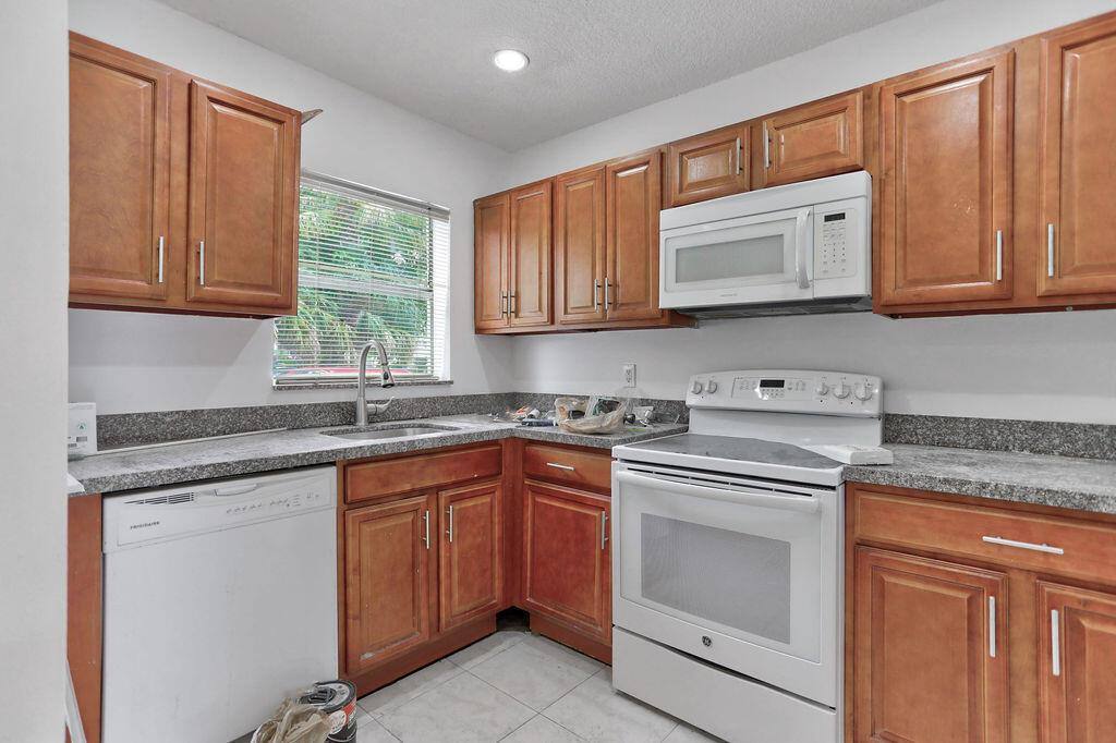 Townhouse for rent at 7906 SW 8th St, Pompano Beach, FL 33068