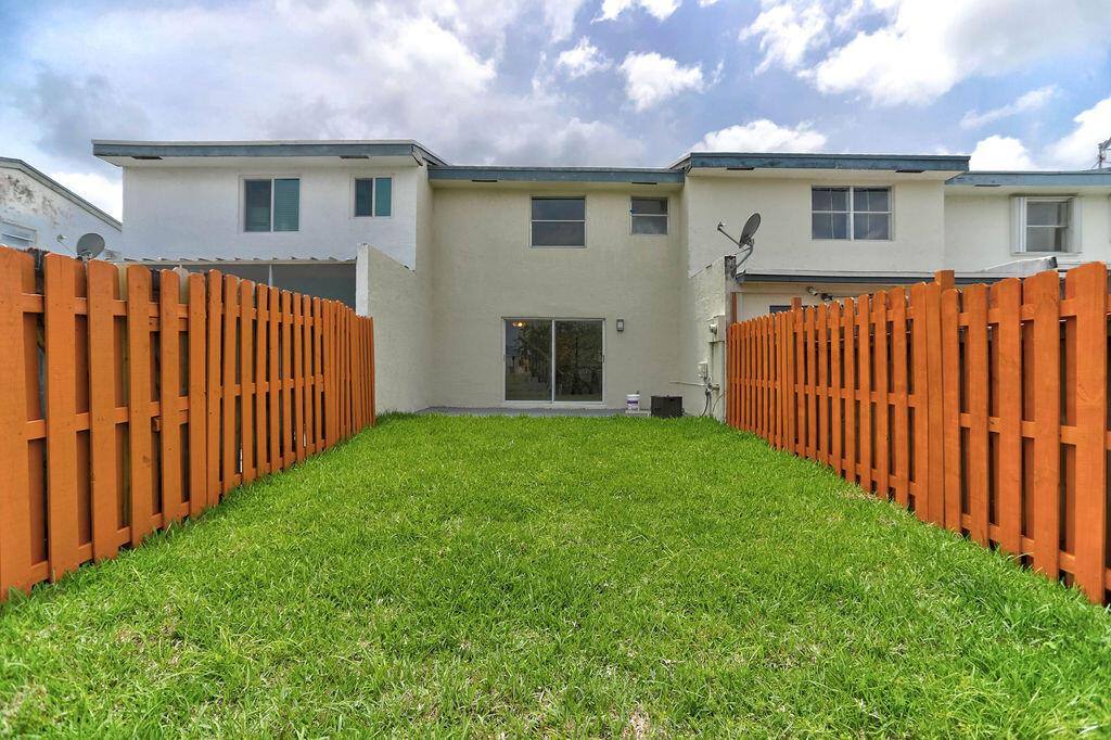 Townhouse for rent at 7906 SW 8th St, Pompano Beach, FL 33068