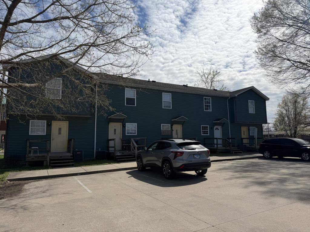 Apartment for rent at 500 S Washington St #D, Carbondale, IL 62901