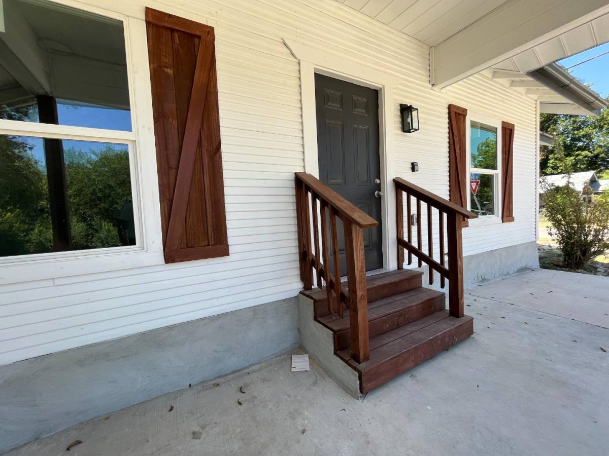 House for rent at 146 Isabel St, San Antonio, TX 78210