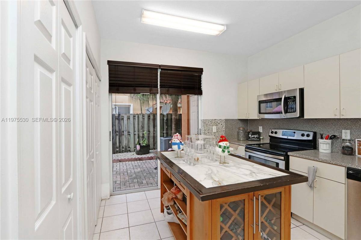 Townhouse for rent at 8451 NW 138th St 2303 Miami Lakes, Hialeah, FL 33016