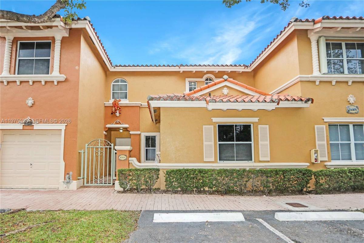 Townhouse for rent at 8451 NW 138th St 2303 Miami Lakes, Hialeah, FL 33016