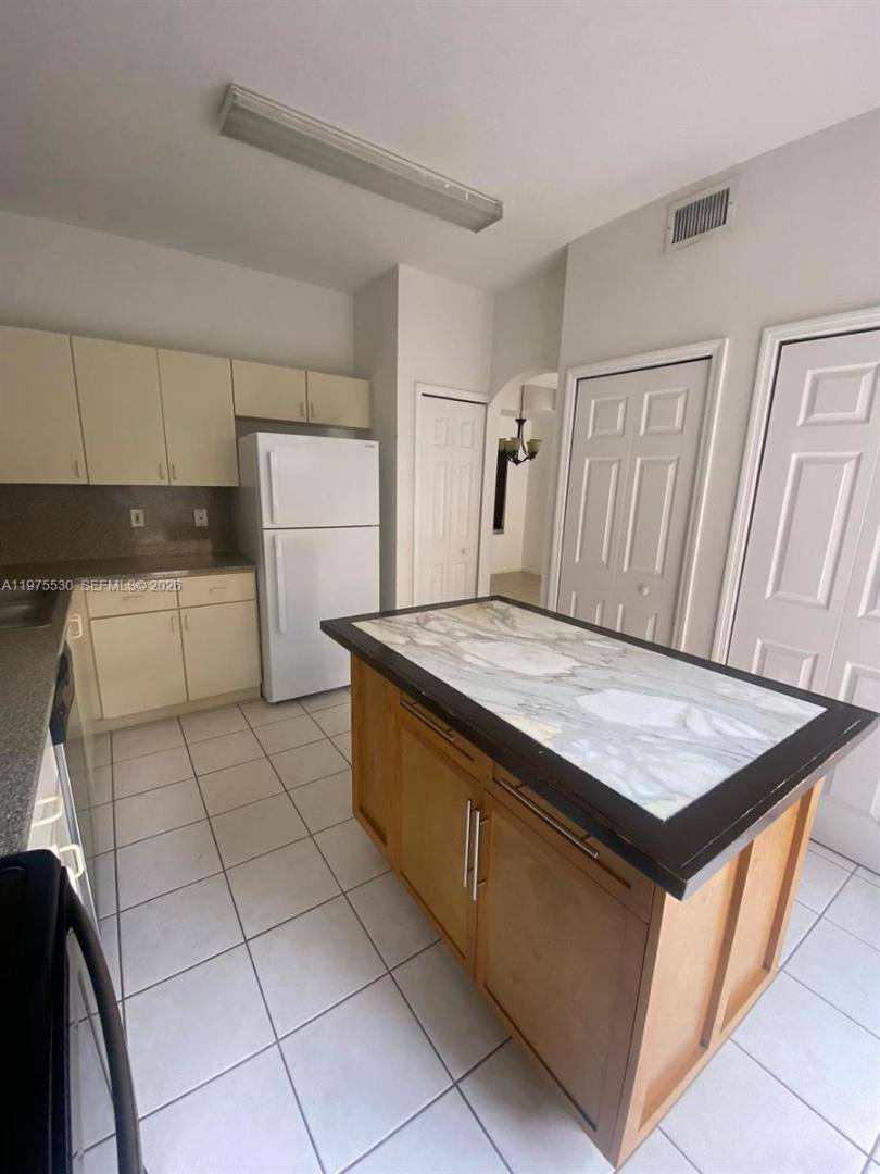Townhouse for rent at 8451 NW 138th St 2303 Miami Lakes, Hialeah, FL 33016