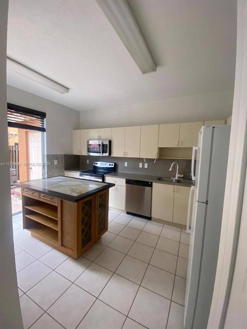 Townhouse for rent at 8451 NW 138th St 2303 Miami Lakes, Hialeah, FL 33016