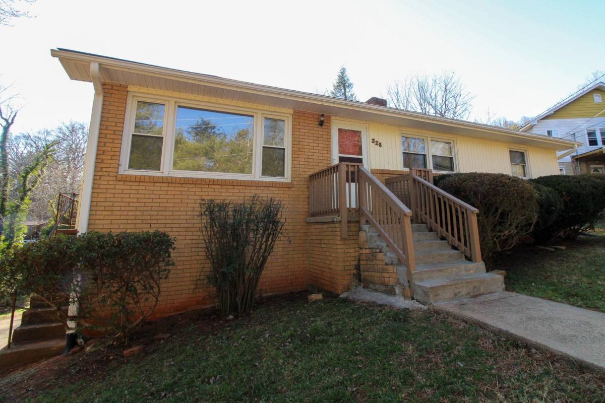 House for rent at 228 Aurora Dr #228, Asheville, NC 28805