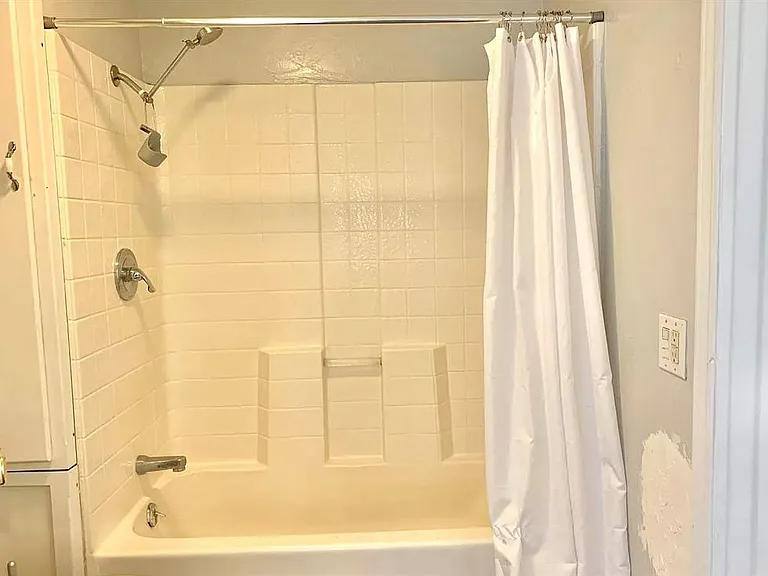 House for rent at 211 W Madison St, Crescent, OK 73028