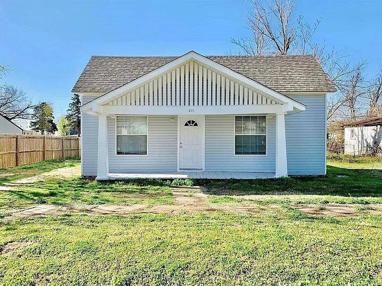 House for rent at 211 W Madison St, Crescent, OK 73028