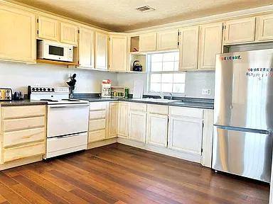 House for rent at 211 W Madison St, Crescent, OK 73028