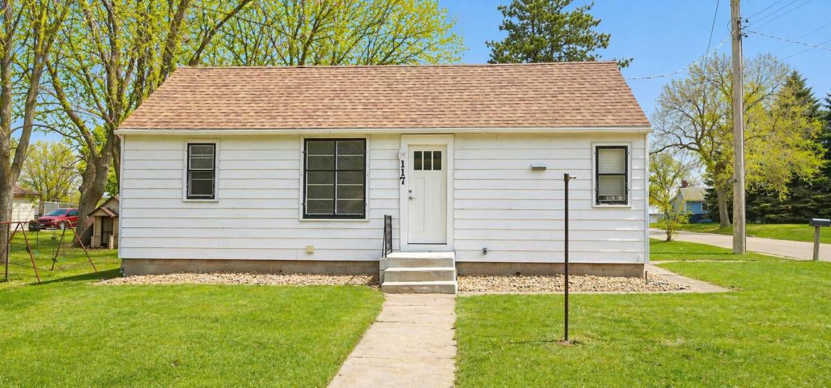117 3rd Ave, Spicer, MN 56288 - House for Rent - Image 2